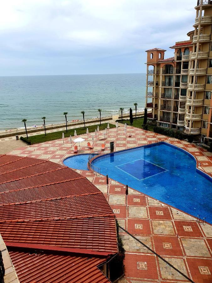 Elenite Private Apartments เอเลนีเต ภายนอก รูปภาพ