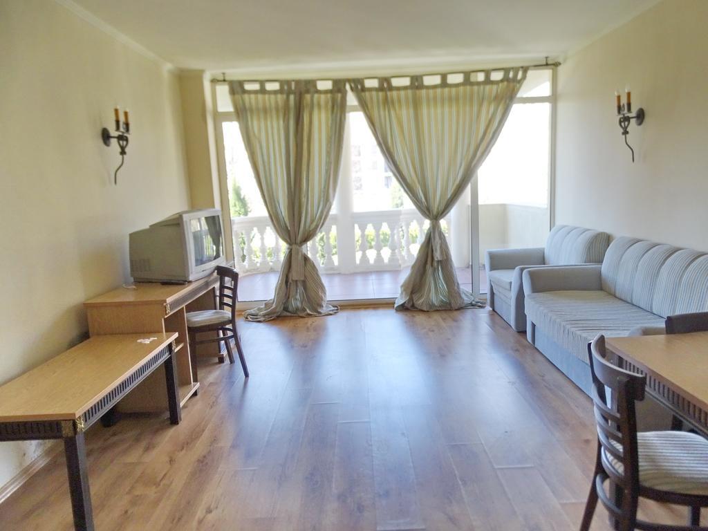 Elenite Private Apartments เอเลนีเต ภายนอก รูปภาพ