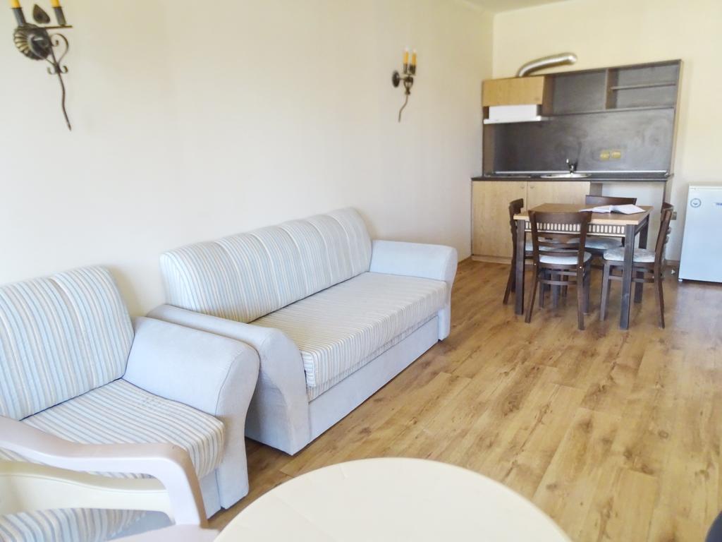 Elenite Private Apartments เอเลนีเต ภายนอก รูปภาพ