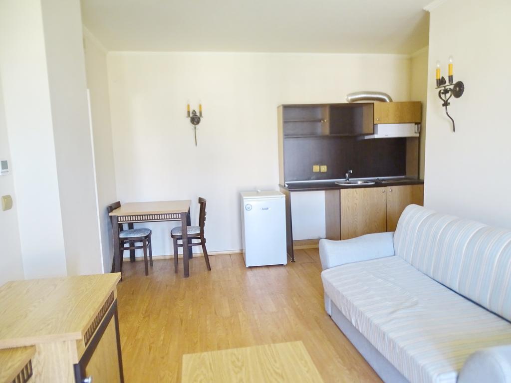 Elenite Private Apartments เอเลนีเต ภายนอก รูปภาพ