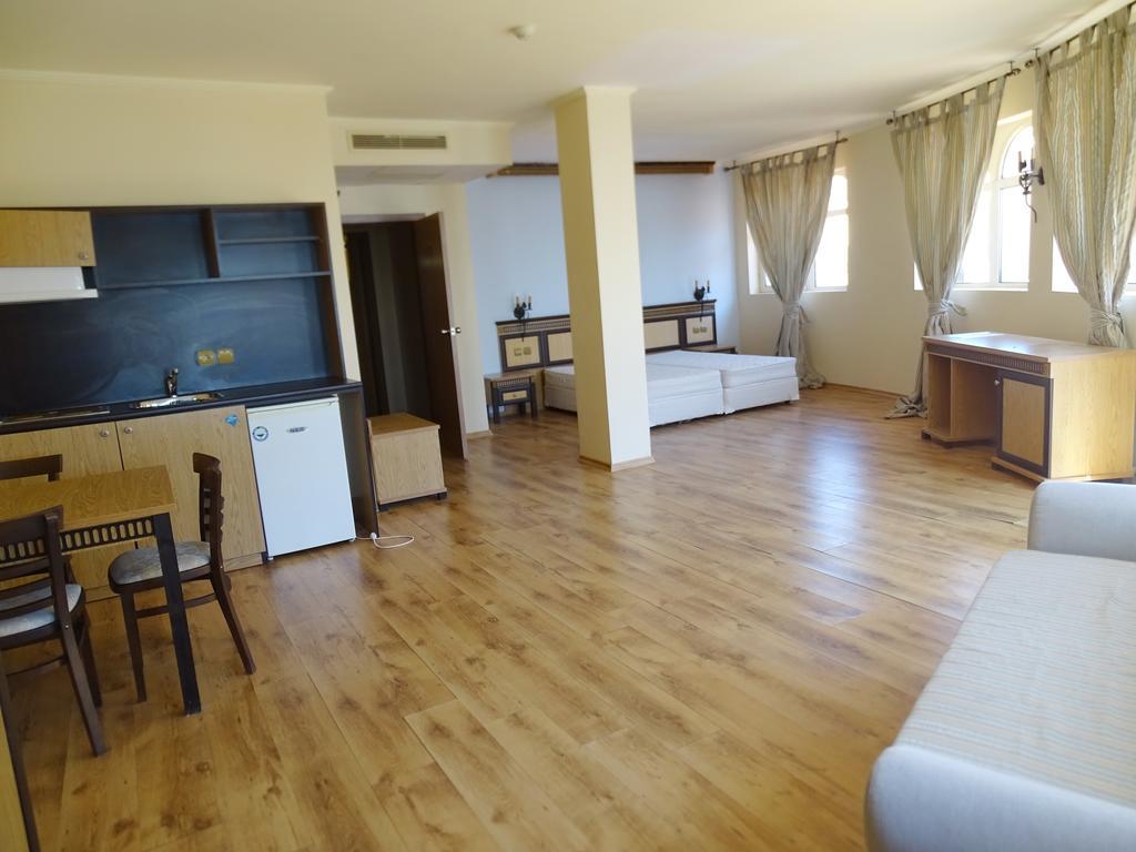 Elenite Private Apartments เอเลนีเต ภายนอก รูปภาพ
