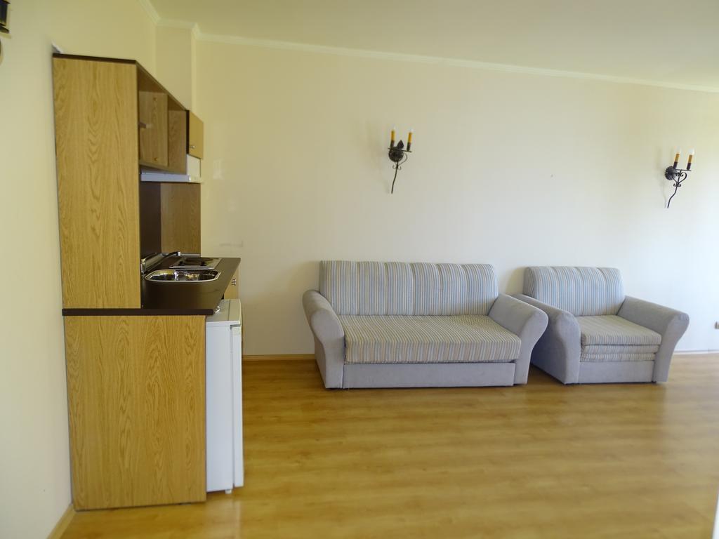 Elenite Private Apartments เอเลนีเต ภายนอก รูปภาพ