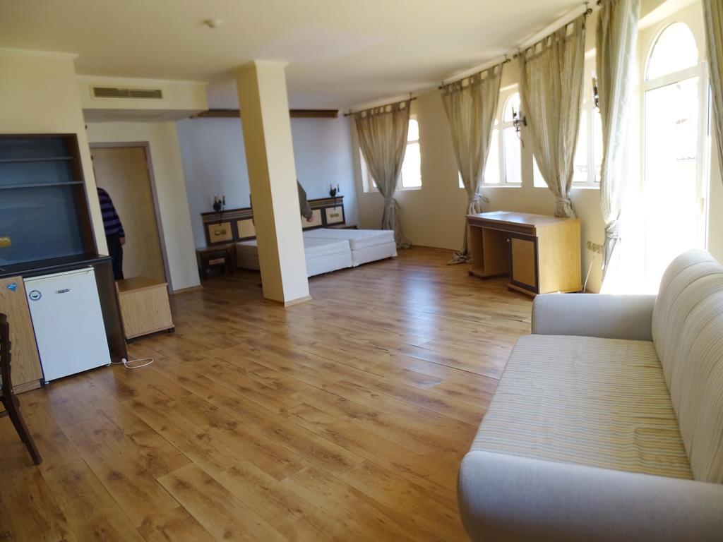 Elenite Private Apartments เอเลนีเต ภายนอก รูปภาพ