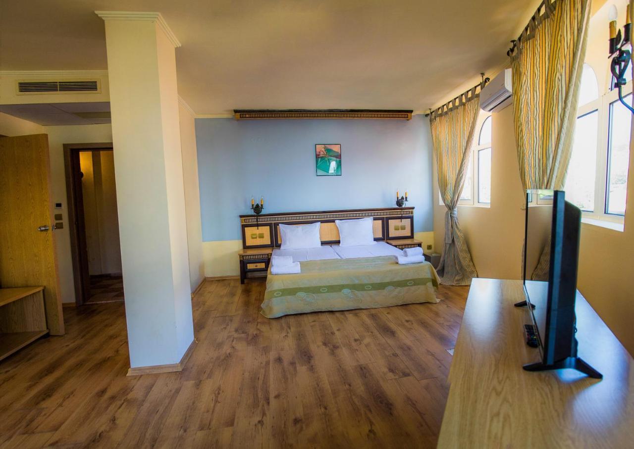 Elenite Private Apartments เอเลนีเต ภายนอก รูปภาพ