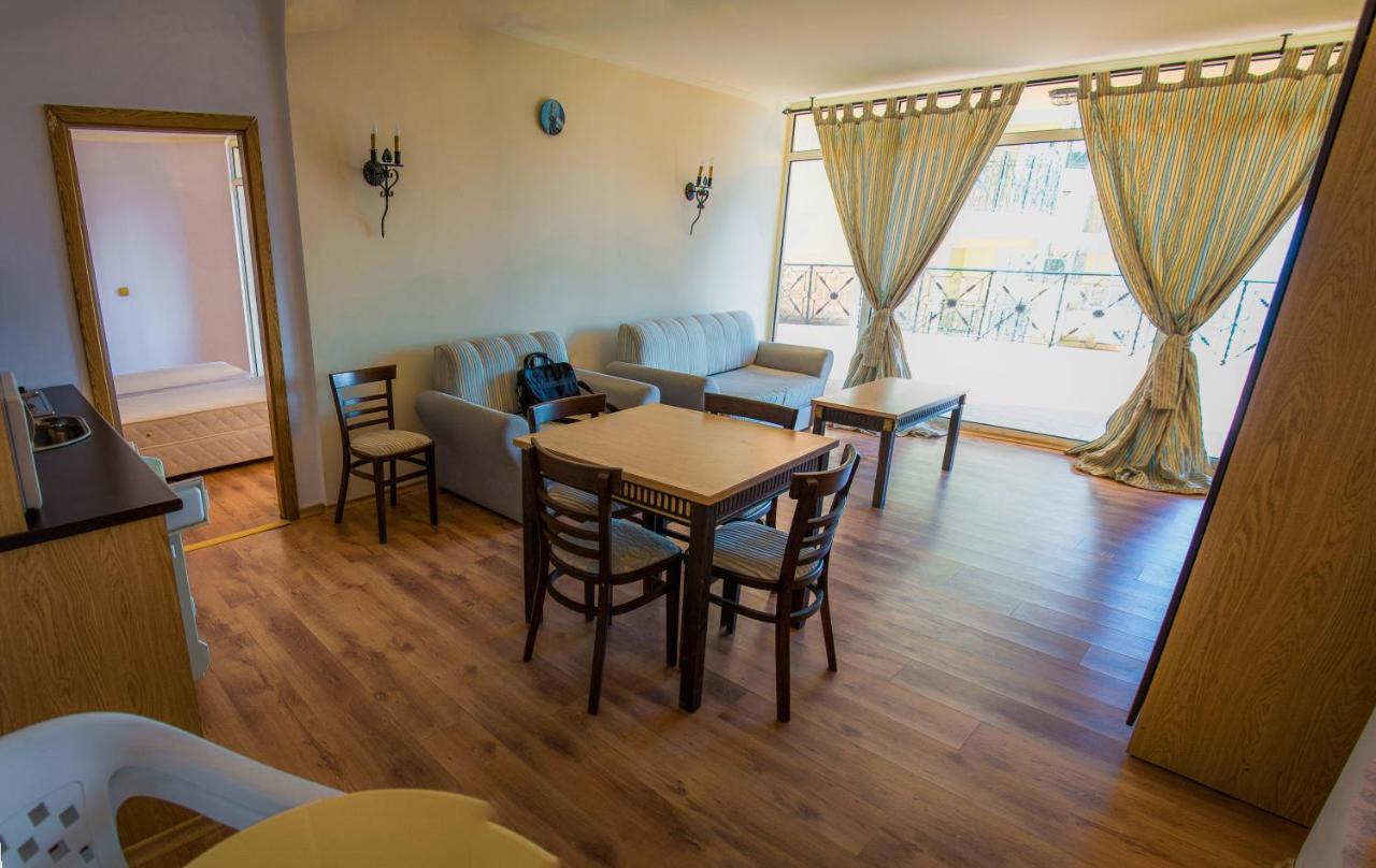 Elenite Private Apartments เอเลนีเต ภายนอก รูปภาพ