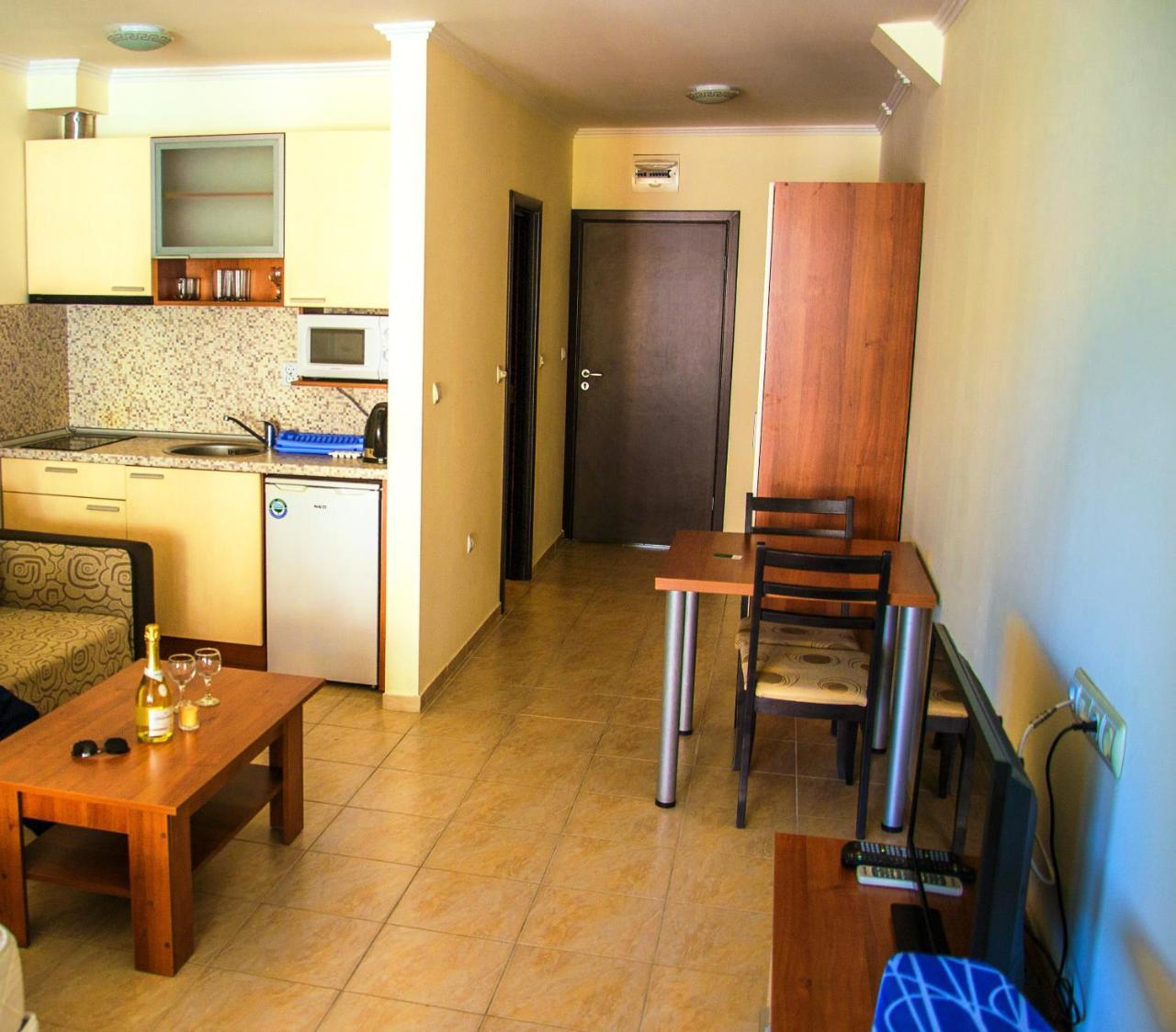 Elenite Private Apartments เอเลนีเต ภายนอก รูปภาพ
